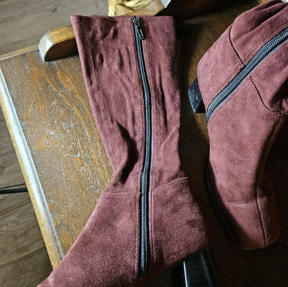 Elegant Burgundy Suede Boot Bkock Heel Side Zipper Womens Size 7. - Picture 7 of 16